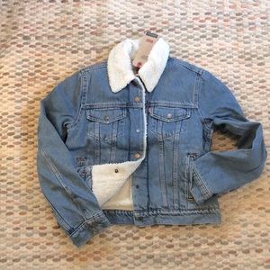 NWT Levi’s Jean Jacket w/ Sherpa Lining